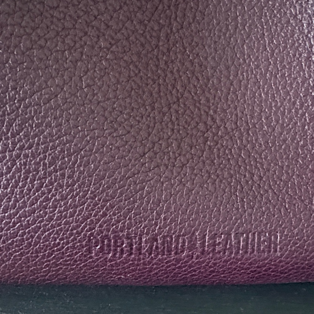 Portland Leather Goods Naomi Shoulder Bag in plum large - Picture 3 of 11